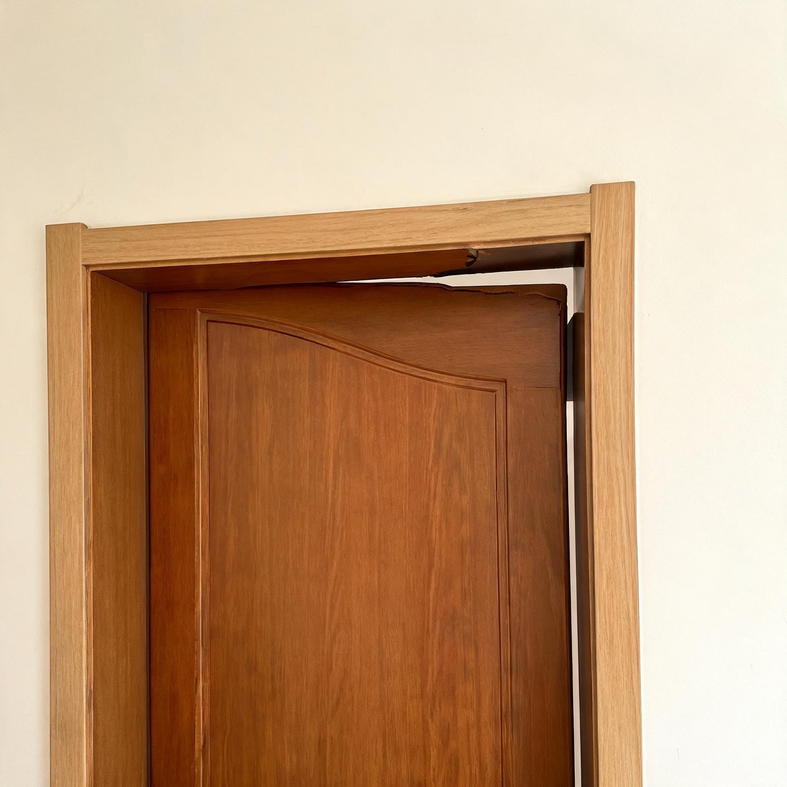 warped-interior-door-with-gap-at-top-corner